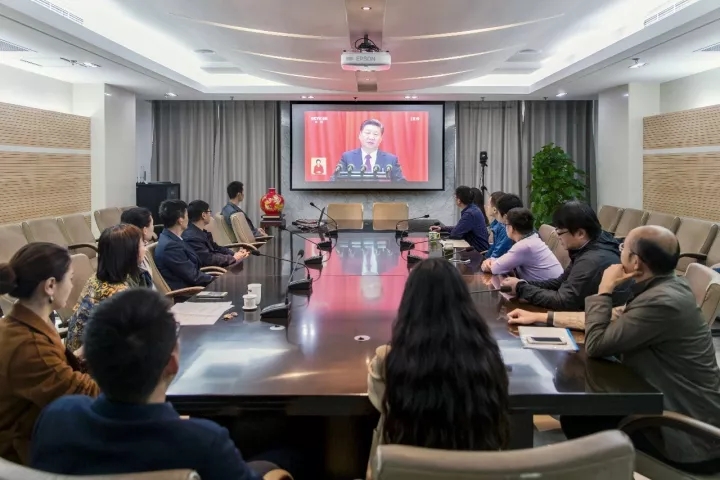 集團干部員工喜迎十九大：令人鼓舞，催人奮進